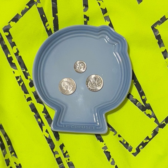 NEW LE CREUSET SANRIO LITTLE TWIN STARS BLUE DISH PLATE POCKET CHANGE CHIP CANDY - Picture 11 of 12